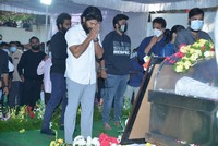 Allu Arjun Pays Last Respcets to Sirivennela Sitaramasastri